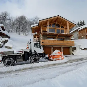  Séjour chez l'habitant La à Kio